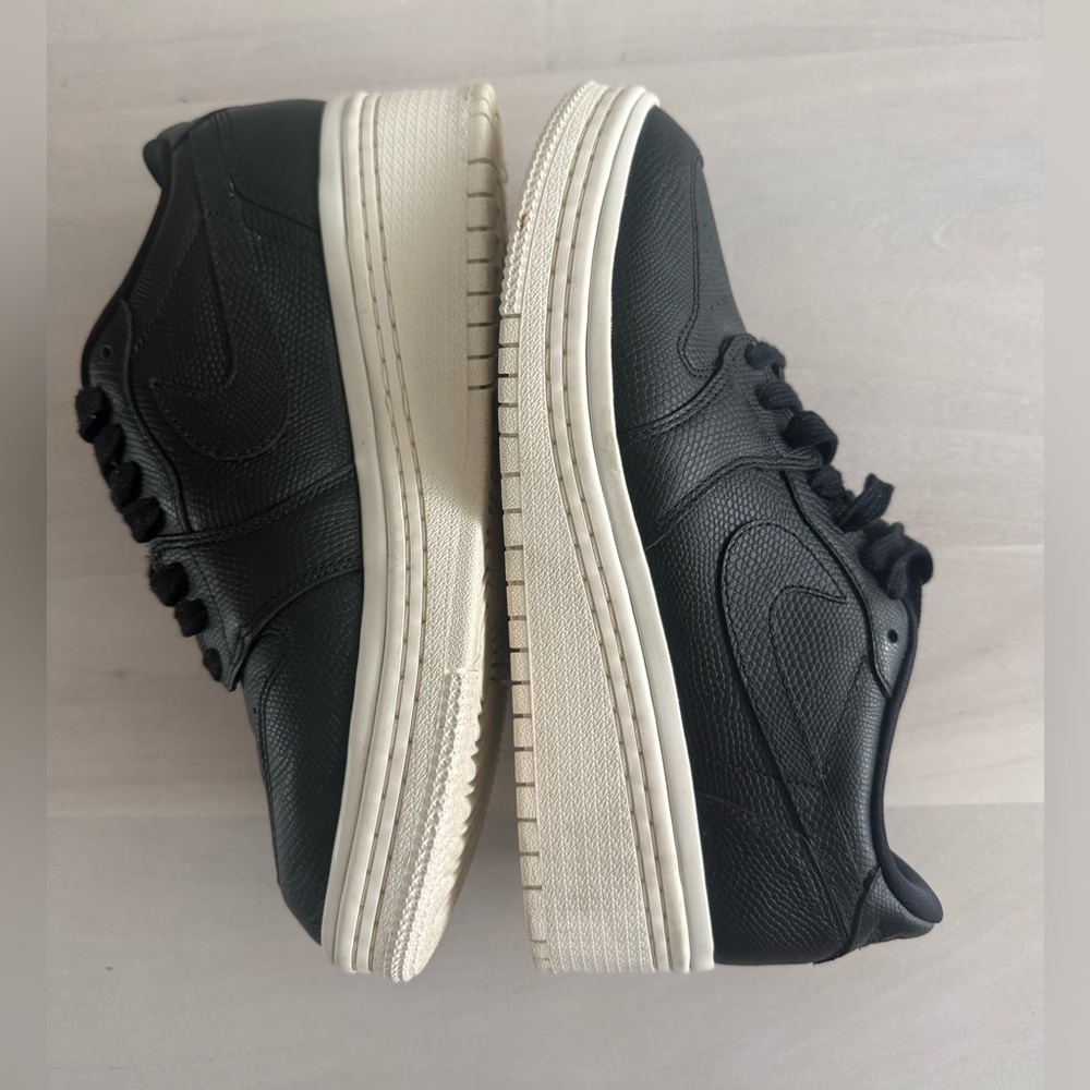 Nike Women's Air Jordan 1 Retro Low Lifted Phantom. Size 9.5 - Picture 7 of 10